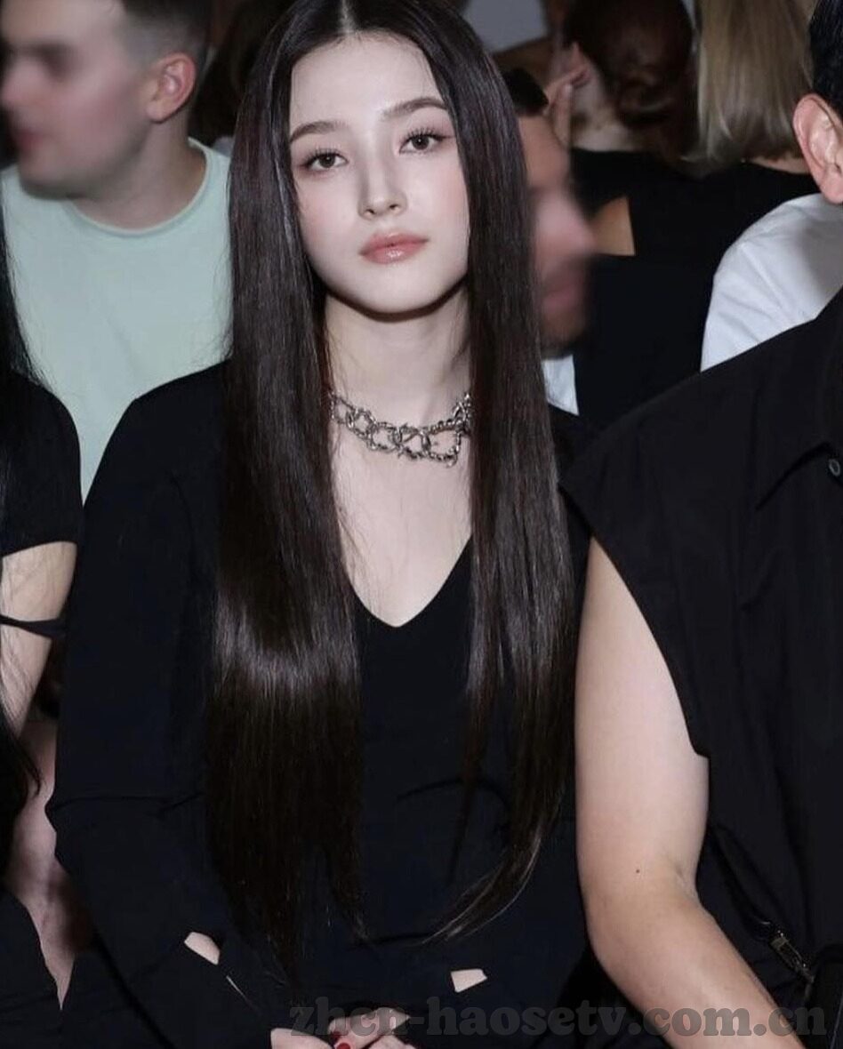 人妻引诱快递员-迷雾中的温柔，人妻的微妙诱惑